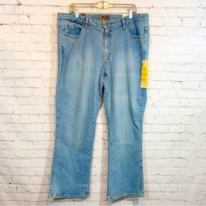 Aura Jeans Bootcut NWT Sz 18P Light Wash